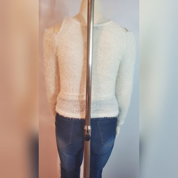 NWOT White cold shoulder gold chain fluffy sweater - Picture 5 of 7